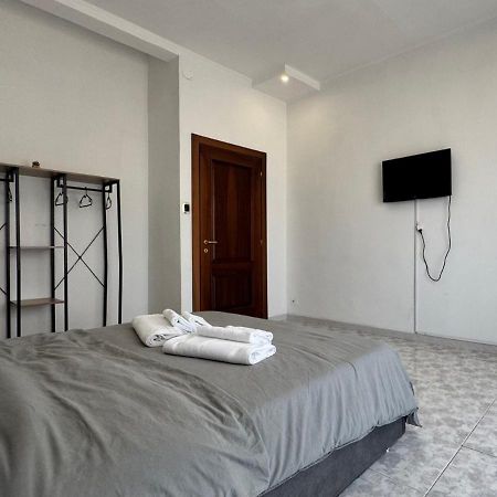 Corso Novara - 8 Posti Letto E Self Check-In Vicino La Stazione Centrale Di Napoli Eksteriør bilde