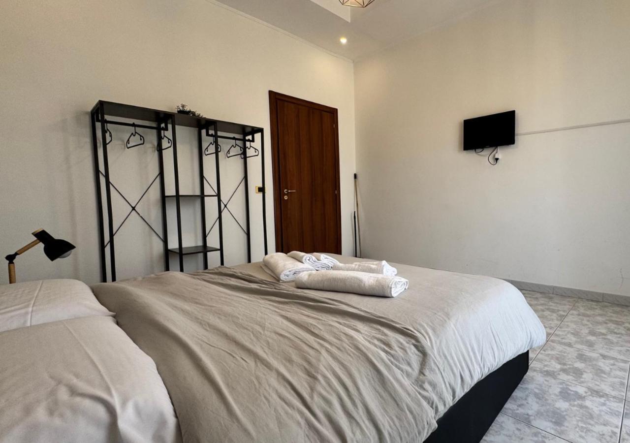Corso Novara - 8 Posti Letto E Self Check-In Vicino La Stazione Centrale Di Napoli Eksteriør bilde